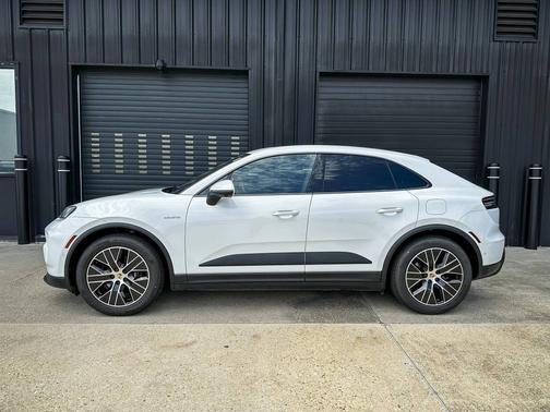 White 2025 Porsche Macan