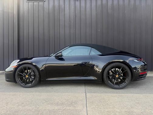 Jet Black Metallic 2020 Porsche 911