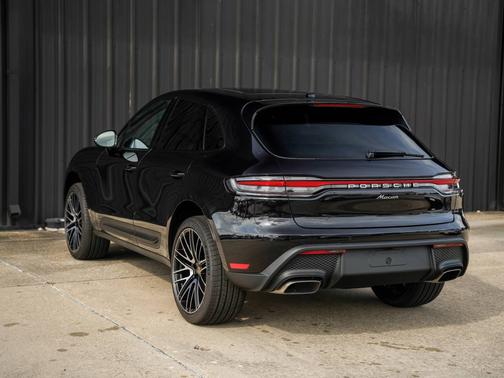Jet Black Metallic 2026 Porsche Macan