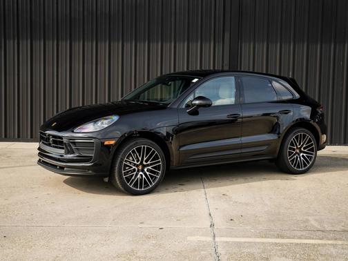 Jet Black Metallic 2026 Porsche Macan
