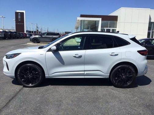 Space Silver 2025 Ford Escape ST-Line Elite