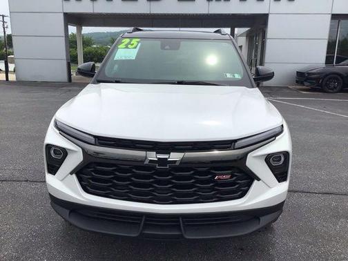 Iridescent Pearl Tricoat 2025 Chevrolet Trailblazer RS