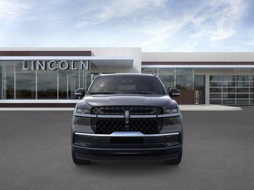 Infinite Black Metallic 2026 Lincoln Navigator Reserve