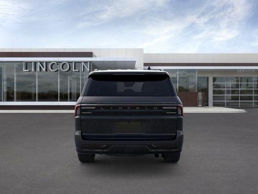 Infinite Black Metallic 2026 Lincoln Navigator Reserve