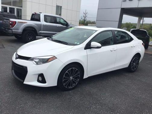 Super White 2016 Toyota Corolla S Plus