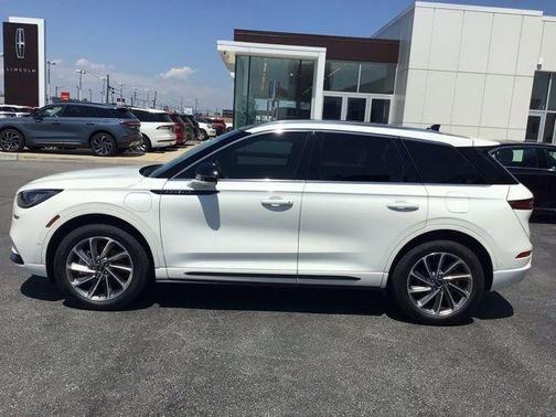 Pristine White 2022 Lincoln Corsair Grand Touring