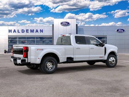 Star White 2027 Ford F-450 Platinum