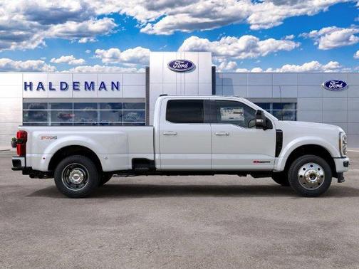 Star White 2027 Ford F-450 Platinum