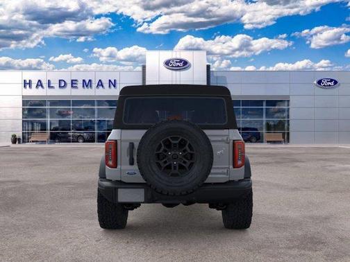 Avalanche Gray 2026 Ford Bronco Badlands