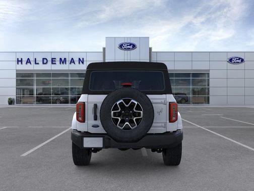 Oxford White 2026 Ford Bronco Outer Banks