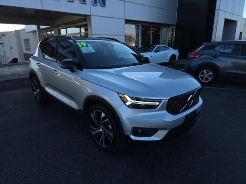 2019 Volvo XC40 T5 R-Design