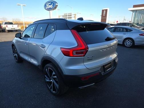 2019 Volvo XC40 T5 R-Design
