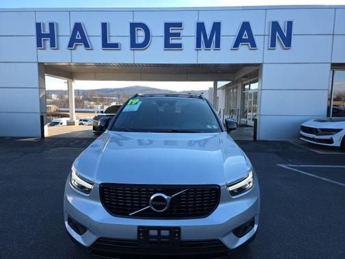 2019 Volvo XC40 T5 R-Design