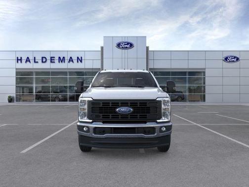 Oxford White 2025 Ford F-250 XL