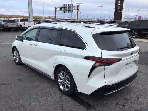 2023 Toyota Sienna Platinum 7 passenger