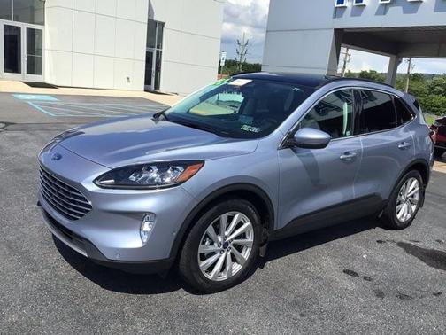 2022 Ford Escape Titanium Hybrid