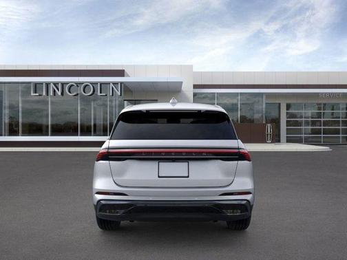 Silver Radiance Metallic 2026 Lincoln Nautilus Premiere