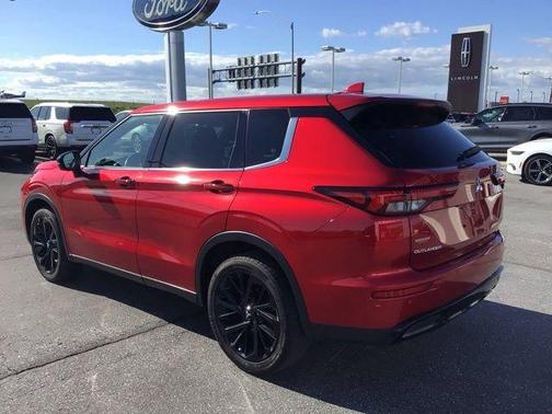 Red 2023 Mitsubishi Outlander SE Black Edition