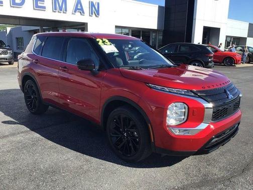 Red 2023 Mitsubishi Outlander SE Black Edition