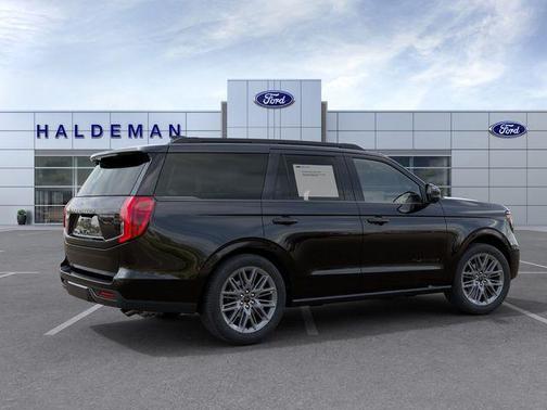 Agate Black Metallic 2027 Ford Expedition Platinum