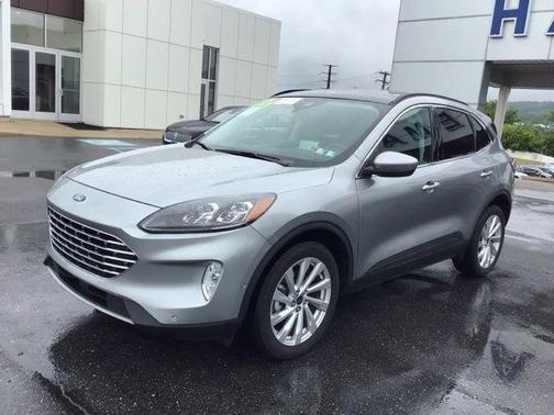Iconic Silver Metallic 2022 Ford Escape Titanium