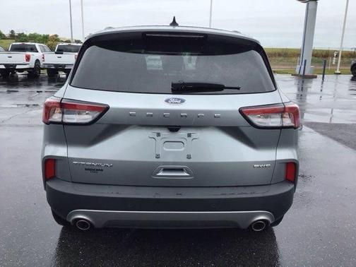 Iconic Silver Metallic 2022 Ford Escape Titanium