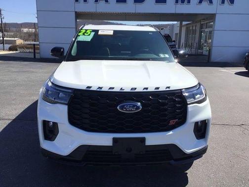 Star White 2025 Ford Explorer ST