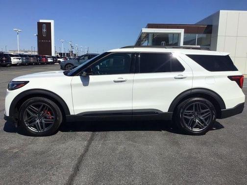 Star White 2025 Ford Explorer ST