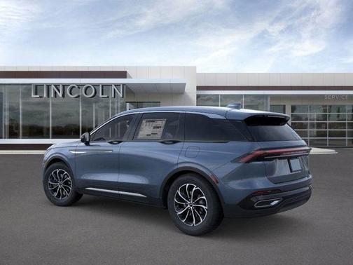Whisper White 2026 Lincoln Nautilus Premiere