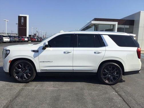 White Frost Tri-Coat 2023 GMC Yukon Denali
