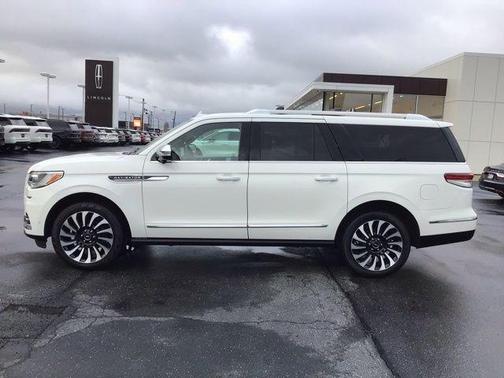 2022 Lincoln Navigator L Black Label