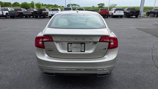 Luminous Sand Metallic 2018 Volvo S60 Inscription T5