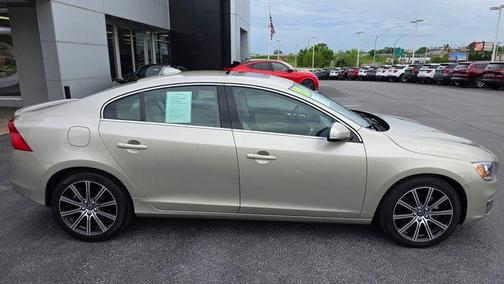 Luminous Sand Metallic 2018 Volvo S60 Inscription T5