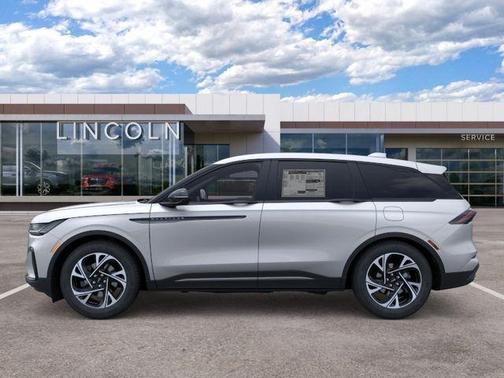 Silver Radiance Metallic 2026 Lincoln Nautilus Premiere