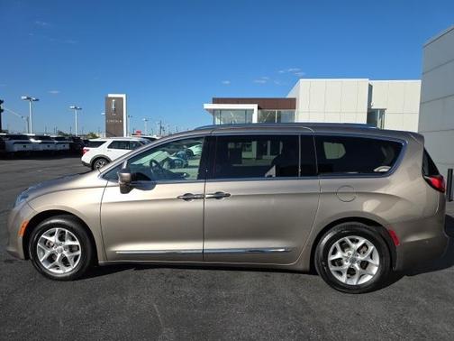 2018 Chrysler Pacifica Touring-L