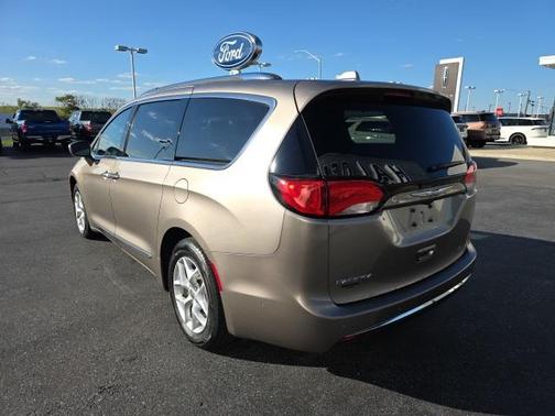 2018 Chrysler Pacifica Touring-L