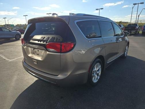 2018 Chrysler Pacifica Touring-L