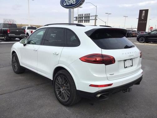 2017 Porsche Cayenne Platinum Edition