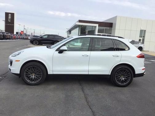 2017 Porsche Cayenne Platinum Edition