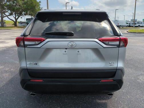Silver Sky Metallic 2019 Toyota RAV4 XLE