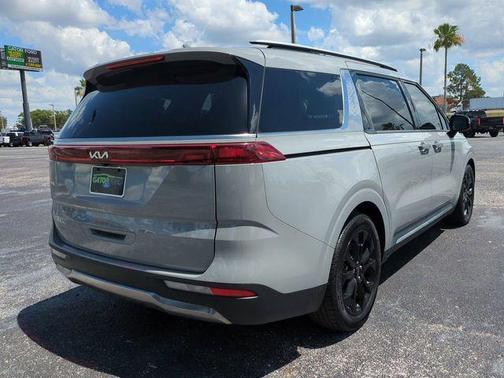 Ceramic Silver 2024 Kia Carnival SX