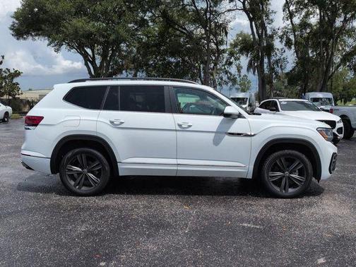 Pure White 2021 Volkswagen Atlas 3.6 V6 SE w/ Technology R-Line