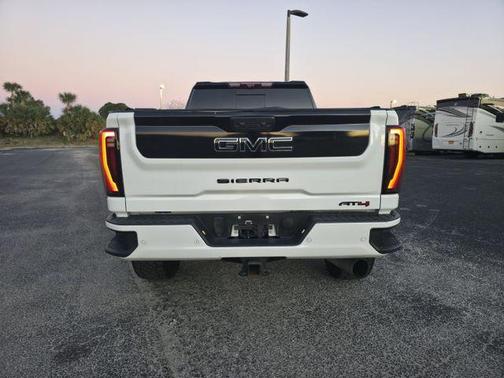 2024 GMC Sierra 2500 AT4