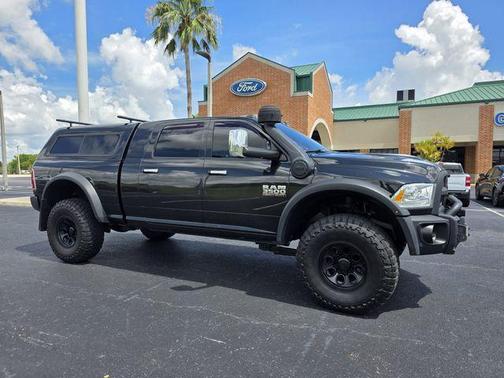 Brilliant Black Crystal Pearlcoat 2018 RAM 3500 Laramie