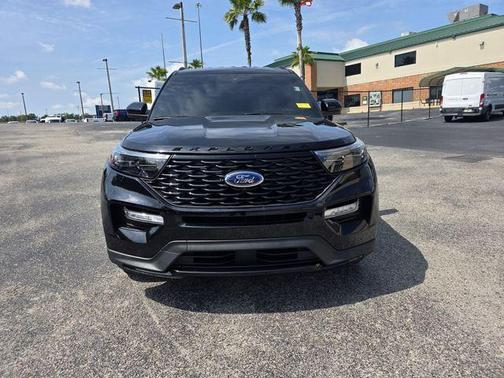 Black Metallic 2023 Ford Explorer ST-Line
