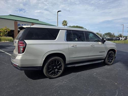 Empire Beige Metallic 2021 Chevrolet Suburban LT
