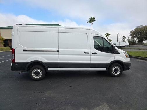 2024 Ford Transit-250 148 WB Medium Roof Cargo