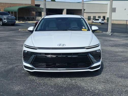2025 Hyundai SONATA SE