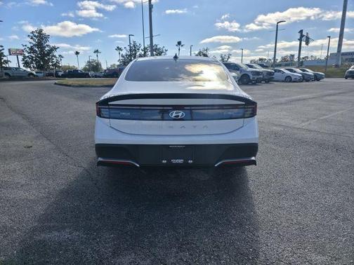 2025 Hyundai SONATA SE