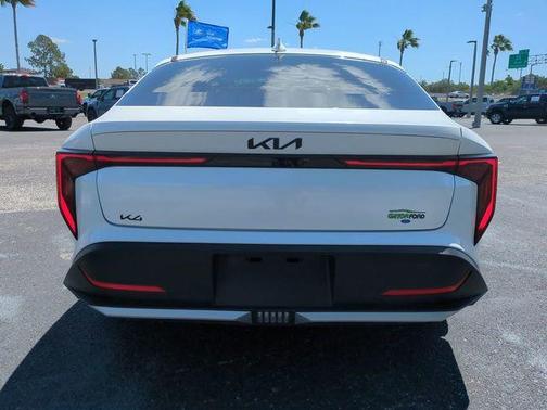 Snow White Pearl 2025 Kia K4